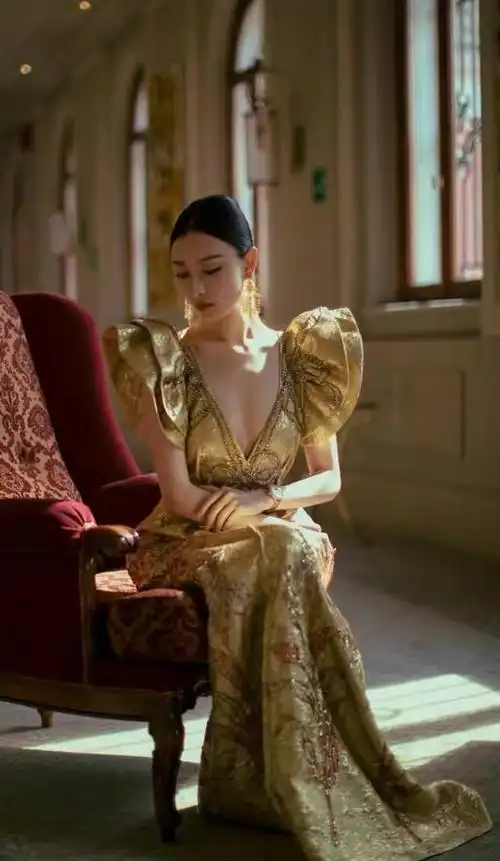 倪妮身材曲线优美轻松诠释出高级的性感