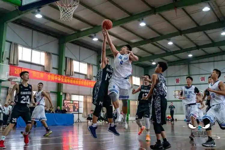 "邗江杯"中学生篮球邀请赛是今年11月初在江苏省扬州市邗江区由该区的