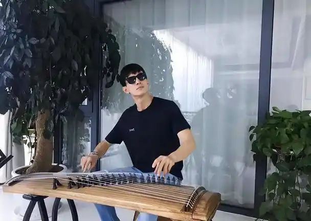 35岁林更新的豪宅火了超大厨房养生做饭网友真接地气