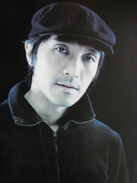 简介:周星驰早年帅气图片,分享一组周星驰图片给大家,图中的明星图片