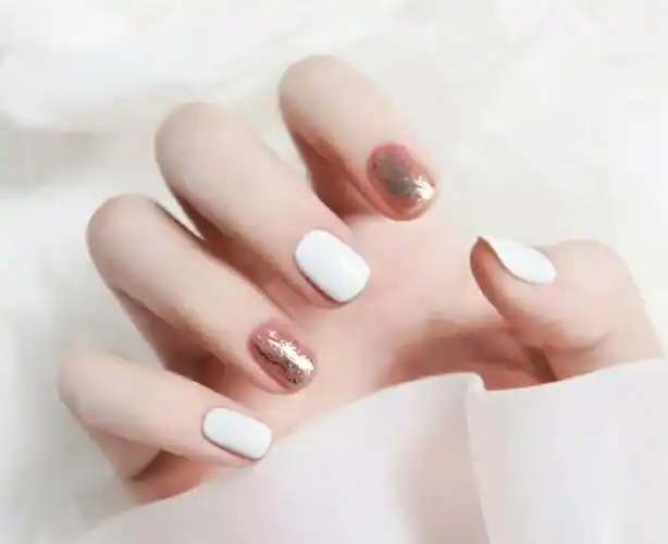 简单跳色指甲款式2021最新款图