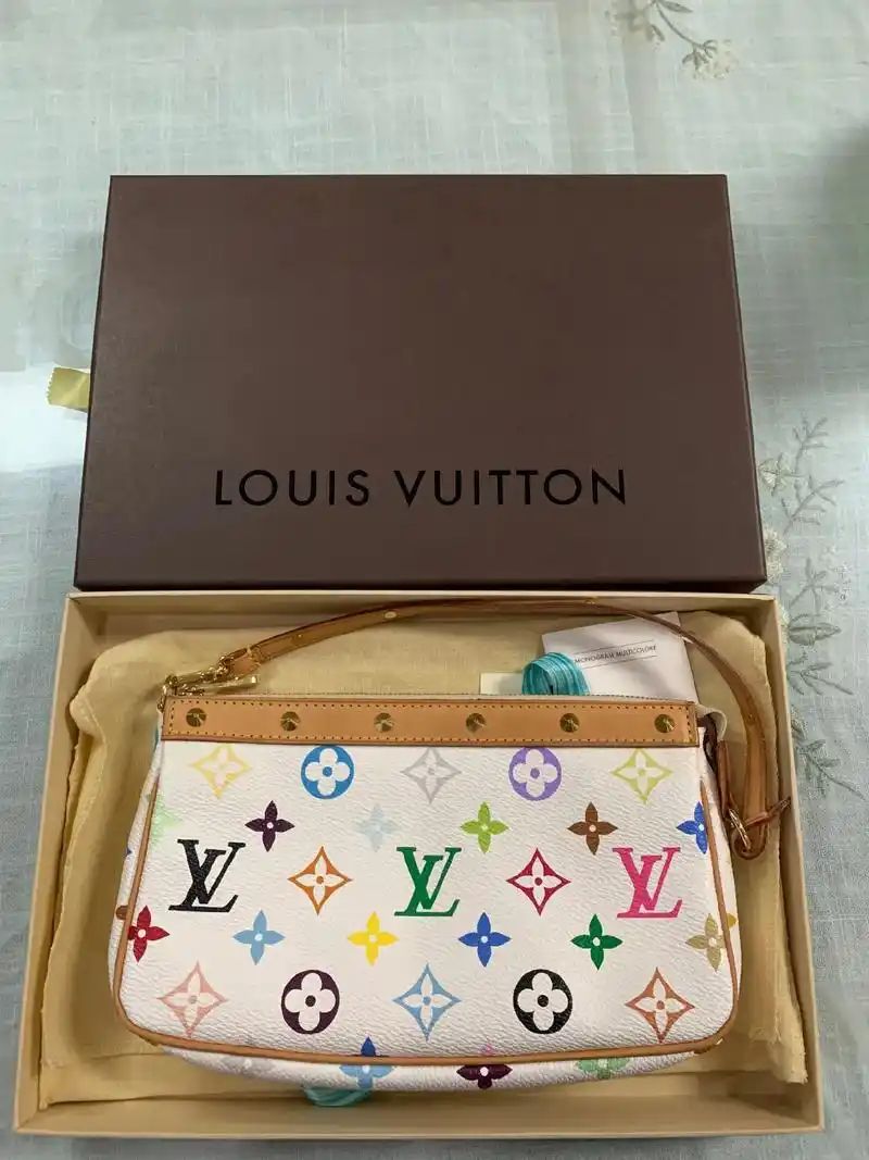 lv白三彩麻将包.夏日好搭 lv白三彩麻将 一个成色还不错的 - 抖音