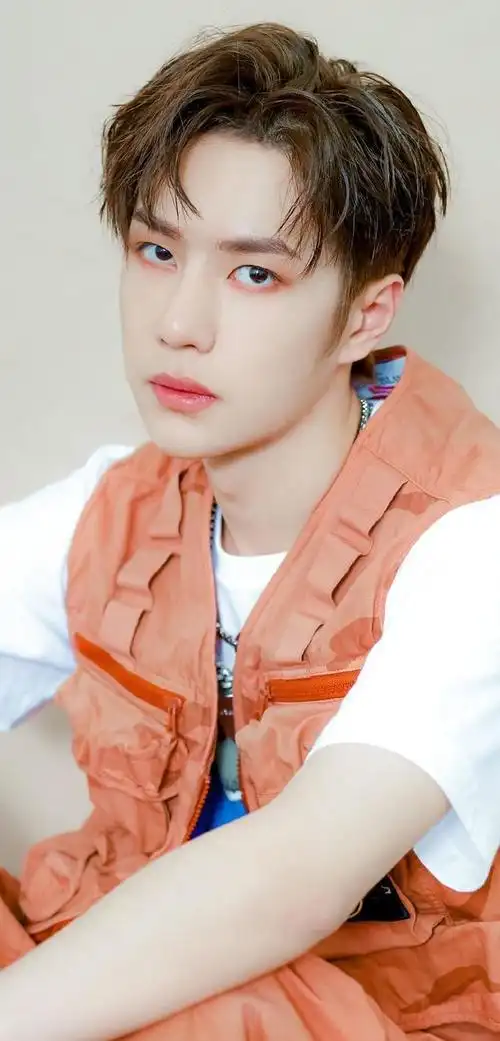 王一博肖战的分头发型有多帅很多年轻男士都在做很吸引女孩子