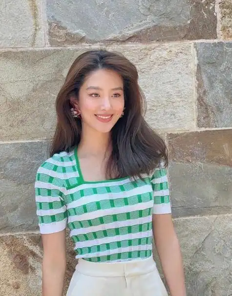 在这个方面,杨采钰无疑是一个值得女性学习的榜样.