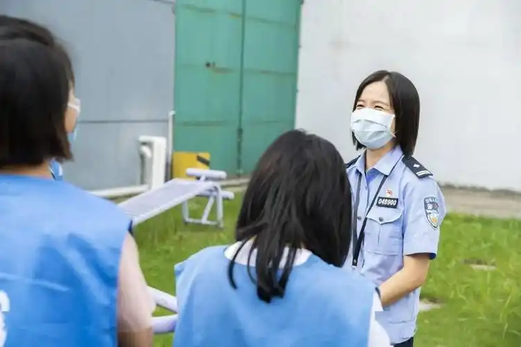 最美浙警看我嘉丨拘留所女民警收到14条裙子