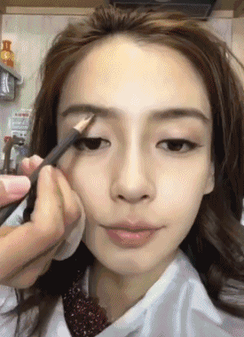 angelababy素颜直播化妆暴露了脸上的4个秘密福利