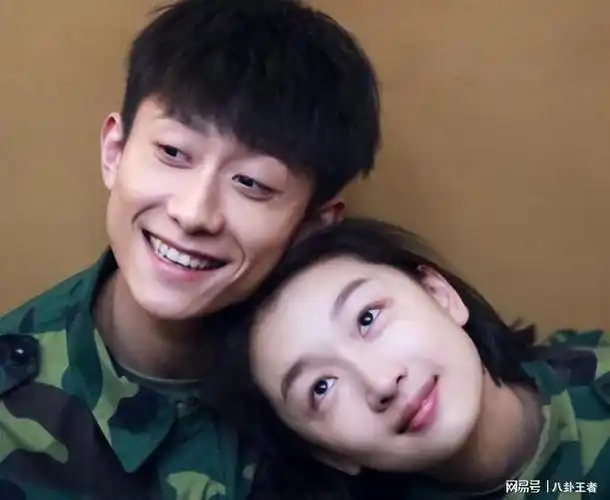 与此同时,周冬雨与当红小生易烊千玺因为合作电影《少年的你》而结下