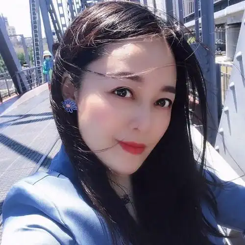 80后小清新白羊女一枚,爱电影,爱音乐,爱旅行,爱泡各种特色咖啡馆.