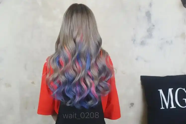 女神发型 背影杀手挑染 渐变色 接发 长发 卷发 美发 发型 美图长发及