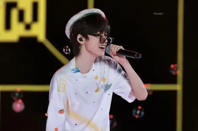 宋亚轩楼间楼演唱会##宋亚轩给小海螺和音