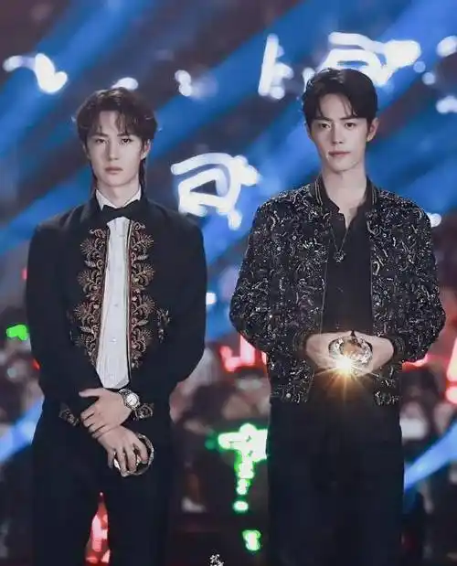 肖战大方举动受称赞,与王一博关系引质疑,各自安好最体面