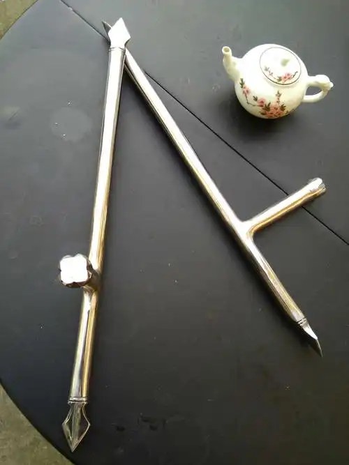 拐棍新品手工锻打武术双拐防卫保安东方棍防暴t型棍