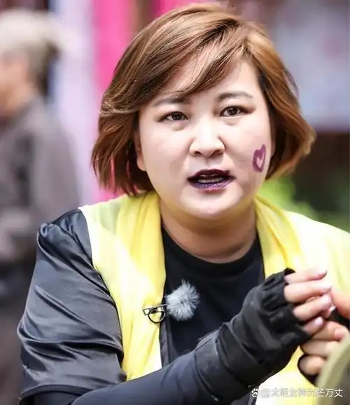 贾玲是众人心中的喜剧女王,横扫了相声小品,综艺节目和导演领域,成为