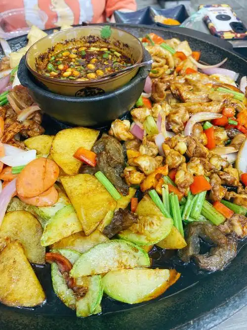 闺蜜共居家楼下的烙锅美滋滋