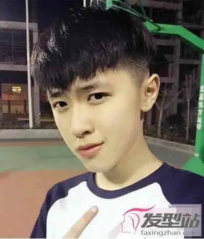 男学生发型短发铲两边清爽利落成为校园男神