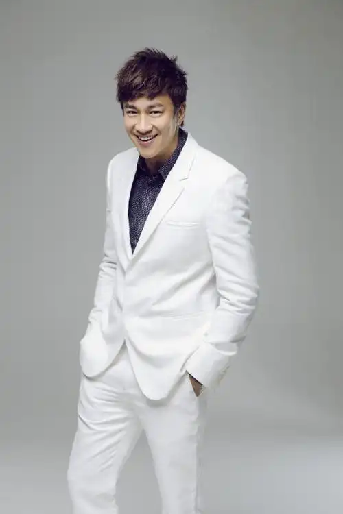 何润东经纪人电话何润东出场费何润东代言费多少钱