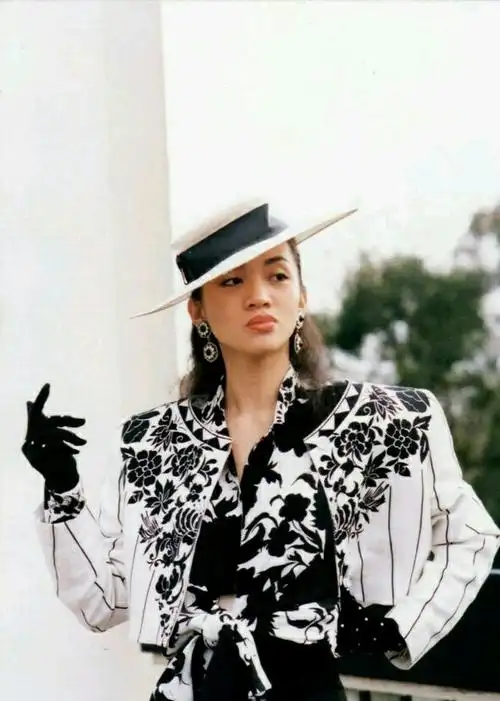 梅艳芳(1963年10月10日—2003年12月30日),出生于中国香港,祖籍广西