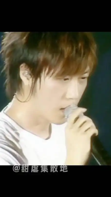 阿信那些年的颜值巅峰时刻像五月天里的一缕风一般让人清爽