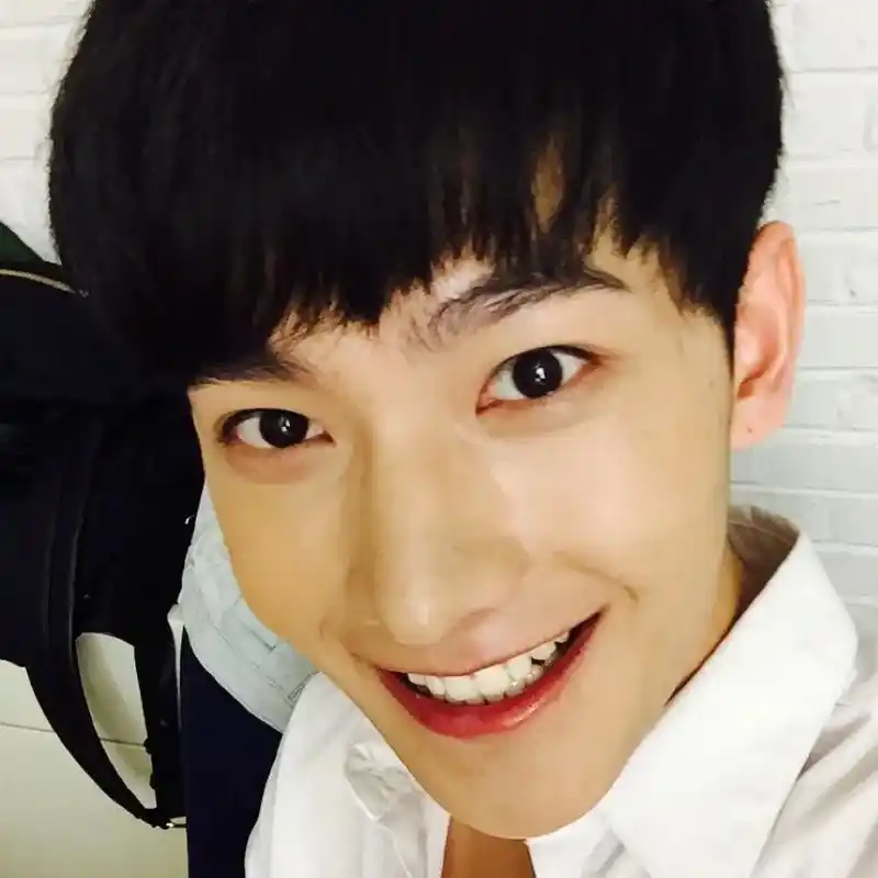 哥哥 互联网是有记忆滴#杨洋 #怼脸拍 #黑照 - 抖音