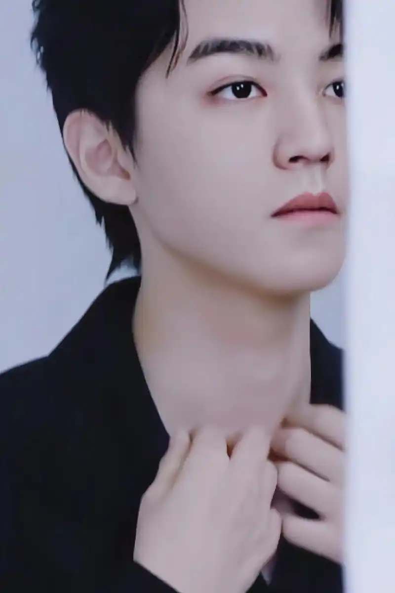 请大数据把这几张图片推给王俊凯老婆们 - 抖音