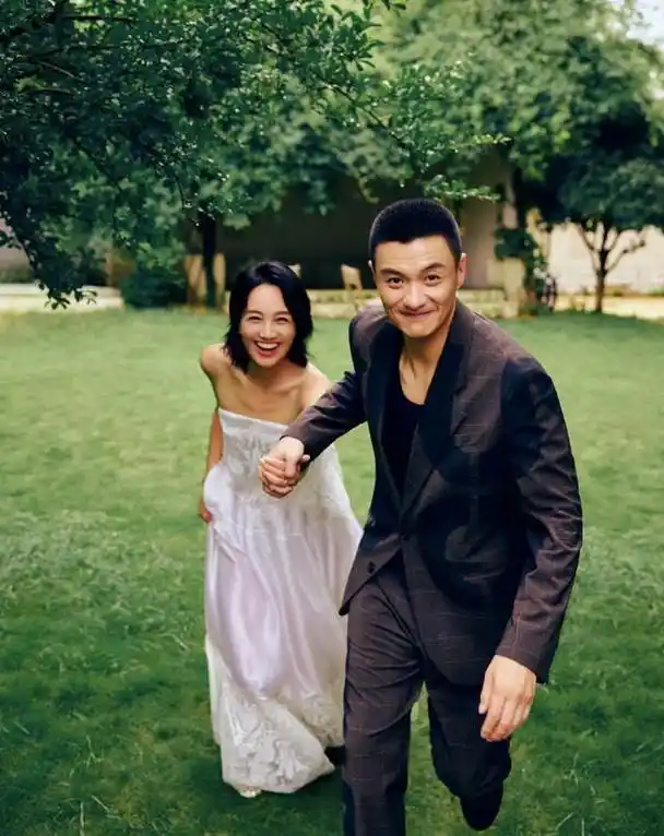 朱丹43岁庆生,老公周一围甜蜜亮相!尚雯婕亲密合影送祝福