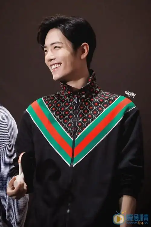 肖战笑起来的照片,肖战卸妆照片,肖战治愈笑图片大全