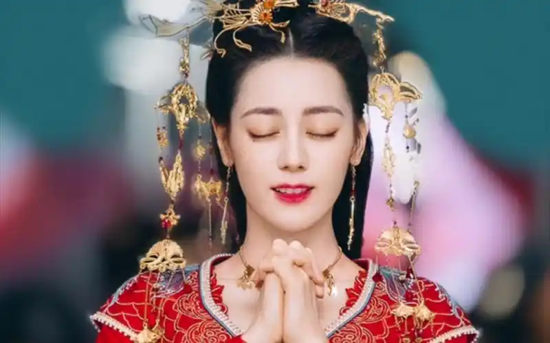 迪丽热巴恰似故人归阿纪太可爱了让我心软软大婚来了我可太喜欢这套婚