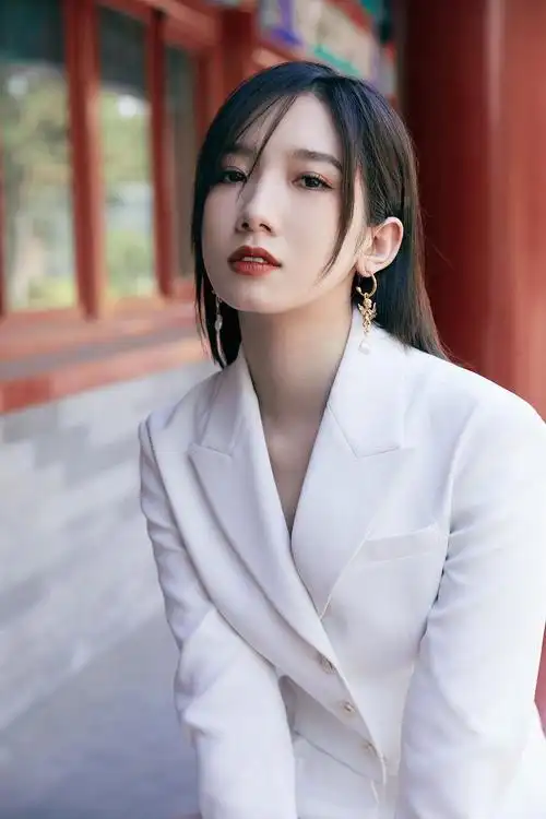 孟美岐最美中轴线造型出图已更新直拍77live音源