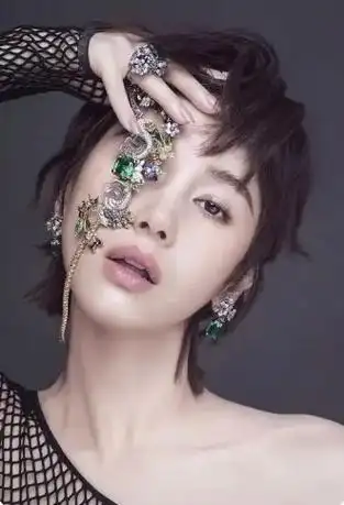 演员王子文:(原名王蒙蒙)1982年2月28日出生于四川省成 - 抖音