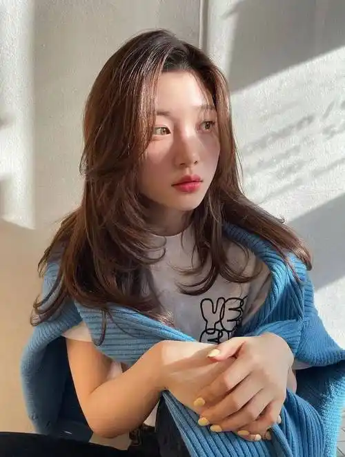 热门刘海发型趋势,时髦减龄让气质加分!_五官_脸型