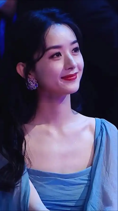 赵丽颖#获得星光大赏年度最具影响力艺人,从农村女孩到一线花旦,平梃