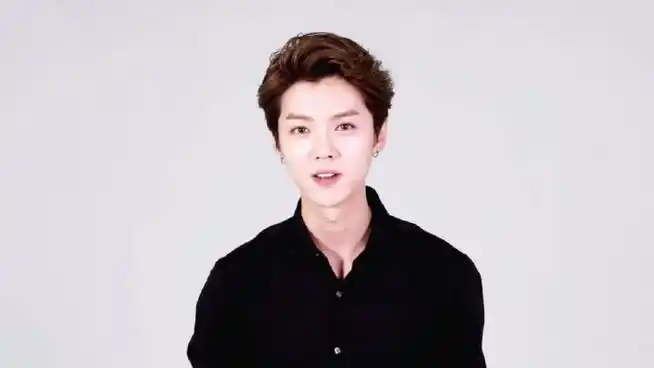 鹿晗#lh#每日鹿晗#早,考古到一组图,好帅呀,可以做证件照了图片cr