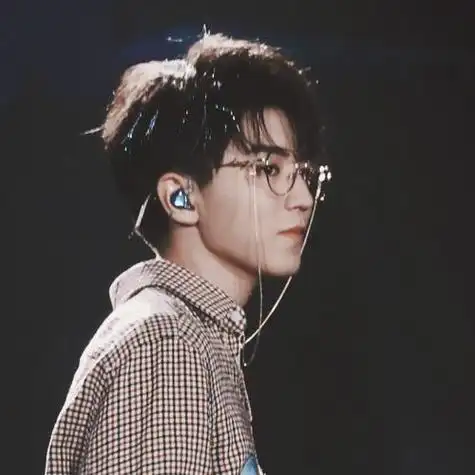 王俊凯高级氛围头像