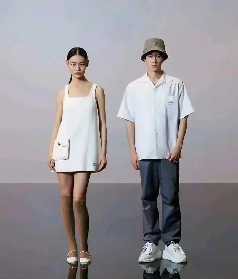 檀健次挺帅的,但是身高真的.拍个广告都矮.