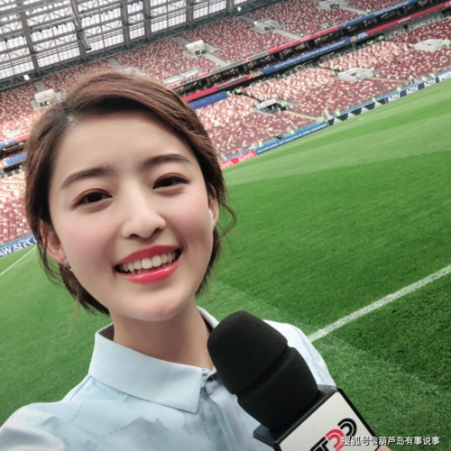 央视美女记者王冰冰,长相甜美,眉眼弯弯,相当治愈,还是学霸哦