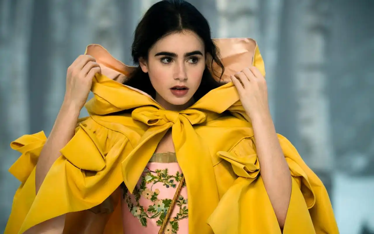 欧美美女明星莉莉柯林斯性感迷人图片桌面壁纸第二辑