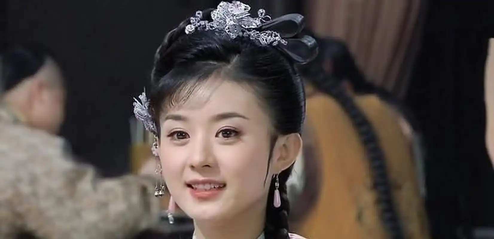 赵丽颖在《还珠格格》中饰演晴儿,以温婉坚强,善良迷人的形象征服观众