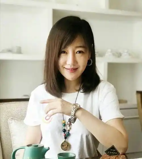 胡歌前女友薛佳凝,近照发福认不出,老胡却依旧年轻_观众_唐嫣_女明星