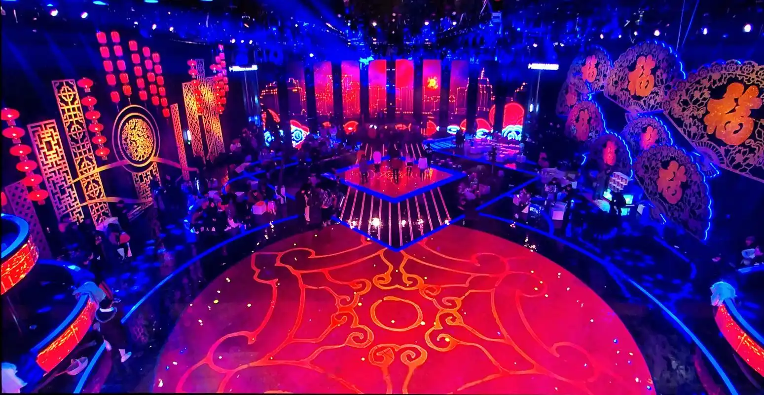 【今年山东卫视春晚打造了360度的酷炫全景舞台】打破传统的观赏模式