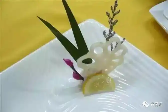 今天教大家50款简易菜品盘头装饰