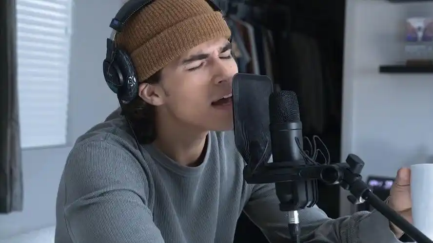 美国男歌手alex aiono最新mashup作品,翻唱. 来自悦电音 - 微博