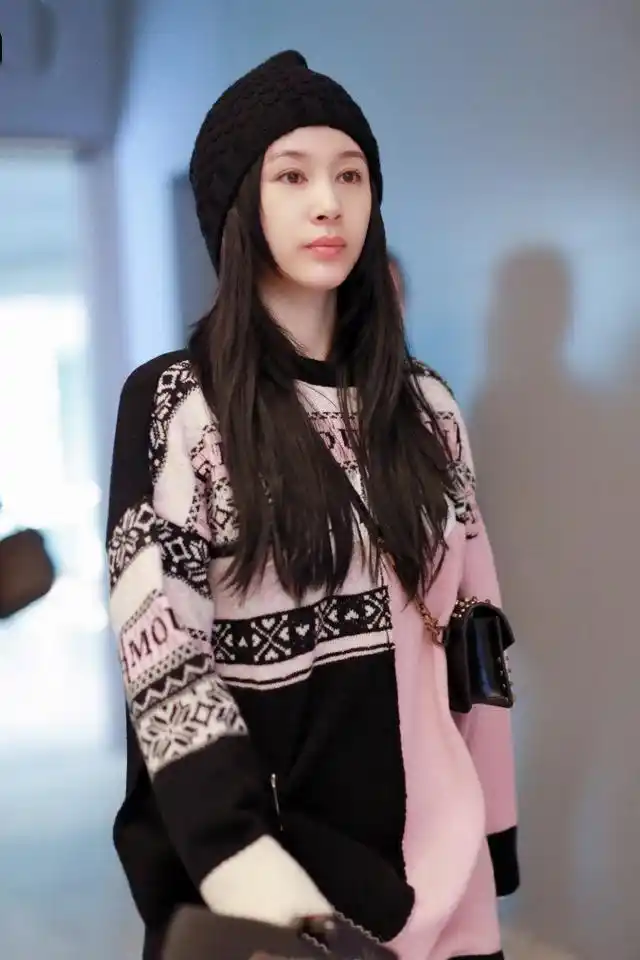 王子文长发现身太惊艳3350粉色毛衣配长靴32岁重新嫩回22岁