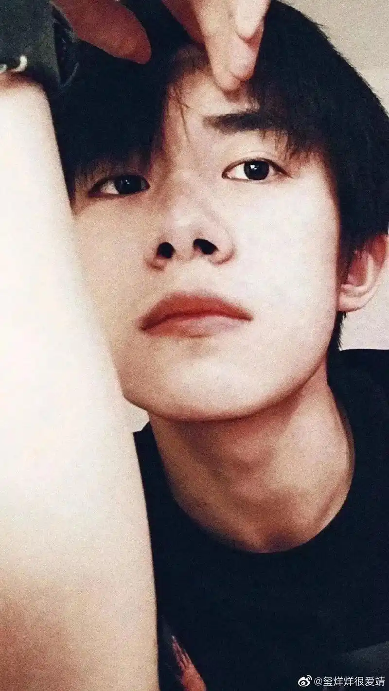 易烊千玺.#易烊千玺 得谈个这样的,得谈个这样的,得谈个这样 - 抖音