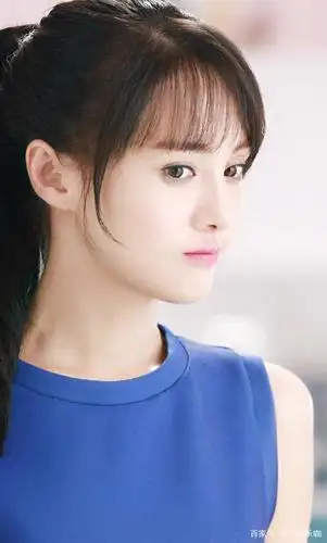 萌妹子女神郑爽清纯可爱,很有邻家女孩的气质