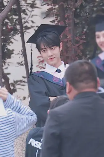 (伪骨科)依旧小学生文笔,今天图片有战哥学士服盛世美颜!