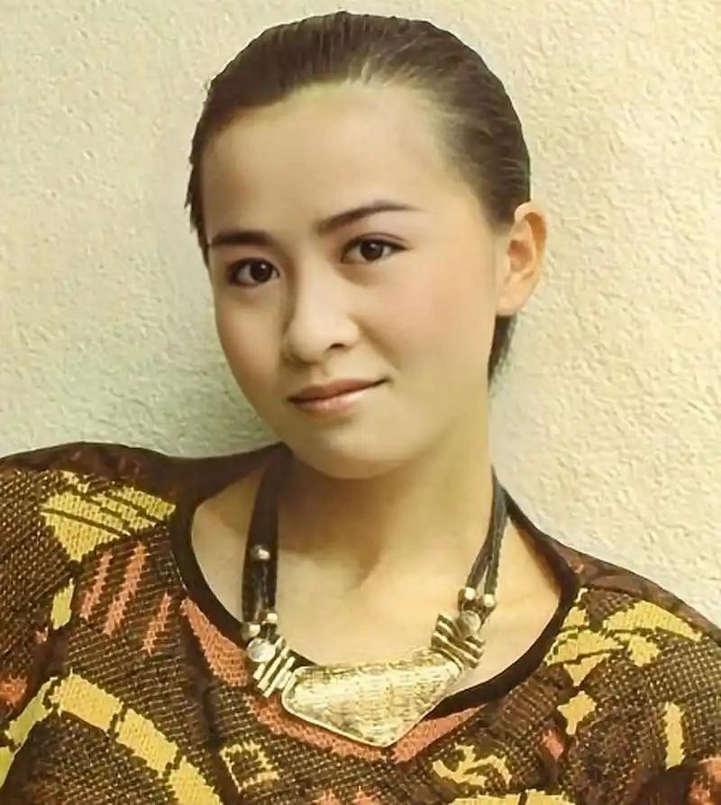 在那个无ps还美女如云的年代,来看看刘嘉玲年轻时候的样子吧