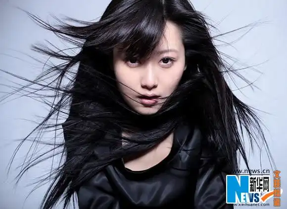 宝钗白冰秀发飞扬清丽脱俗(组图)