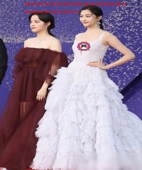 欧阳娜娜和关晓彤一起走红毯,身高差距太大,竟像个小助理!
