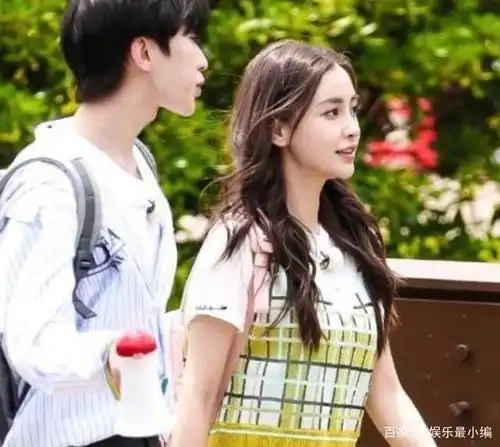 《跑男》路透杨颖蔡徐坤同框,两人仿佛同龄人,cp党的春天来了!