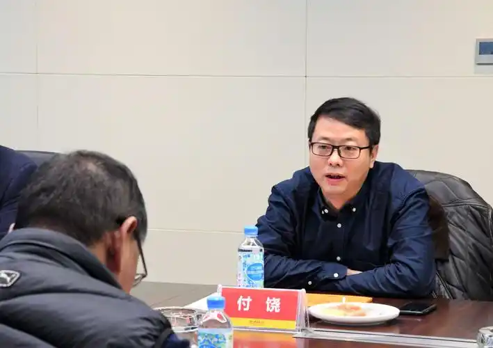 郎酒集团总经理付饶致欢迎词,介绍集团情况.